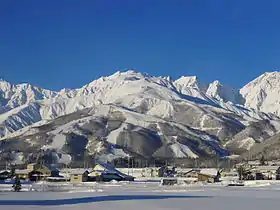 Vue de montagnes enneigées.