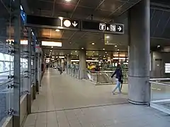 Hall de la gare routière de Vaise, assurant la correspondance avec la gare ferroviaire.