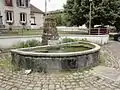 Fontaine devant la mairie.