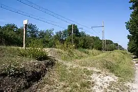 Accès au quai depuis la route d’Aumale après le passage sous les voies.