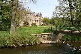 Façade arrière et vue de l'Eau-d'Heure