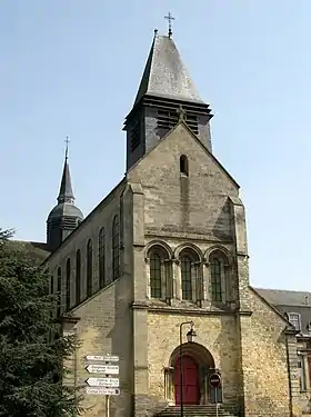 Ham, la façade de l'église