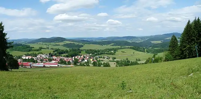 Hartmanice vue depuis le sentier pédagogique de Hamižná.