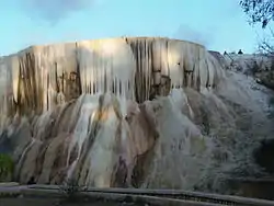 Vue générale sur la cascade