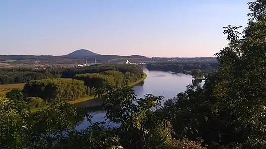 Village de Hamráček : vue sur l'Elbe et le mont Říp.