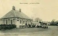 Mairie et école vers 1914.