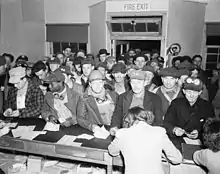 Employés du site de Hanford attendant leur salaire.