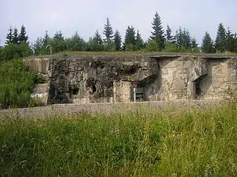 Vue partielle du bloc R-S 79 (cs) de l'ouvrage de Hanicka (cs) (Herrenfeld pour les Allemands), une casemate d'artillerie pour trois obusiers de 100 mm.
