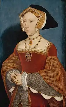 Portrait d'une femme portant une coiffe, une robe rouge et de nombreux bijoux