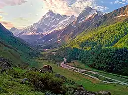 Vallée du Har Ki Dun, là où le dernier des Pandava, Yudhishthira, arrivera au Mont Swargarohini qui est la Porte du Paradis.