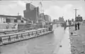 Bateau pénétrant dans le canal de Lachine, 1938.