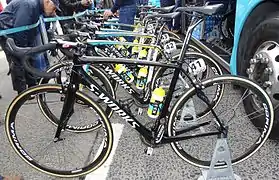 Les vélos Specialized S-Works Tarmac utilisés par l'équipe, photographiés lors du Grand Prix E3 2015.