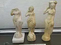 Trois statuettes de Venus « sortant du bain », mont Cabert à Harfleur, Ier siècle