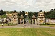 Les portes intérieures sur le parvis