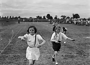 Harlescott [Junior] School Sports, Pays de Galles, juillet 1952. Photo de Geoff Charles (en)