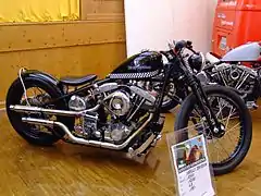 Harley-Davidson noire en 1950.