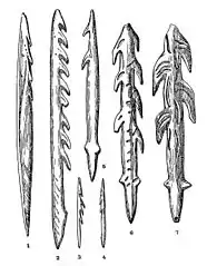 Harpons magdaléniens en bois de renne à un ou deux rangs de barbelures (1 : Mas d'Azil ; 2 : Bruniquel, 3, 4, 5 : La Madeleine ; 6, 7 : Lortet)