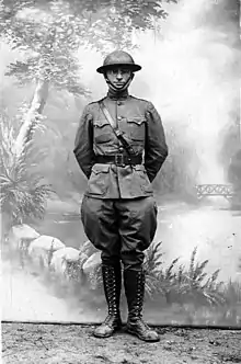 Truman en uniforme militaire avec un casque