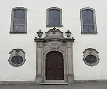 Portail baroque de l'église protestante.
