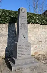 Le monument aux morts.