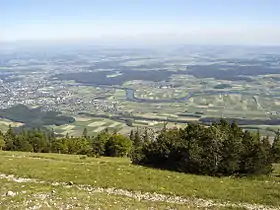 Vue depuis le sommet en direction du Plateau suisse au sud.