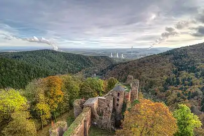 La château et les centrales électriques de Prunéřov et Tušimice.