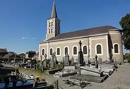 L'église vue depuis le cimetière.