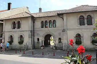 Façade de la mairie-école