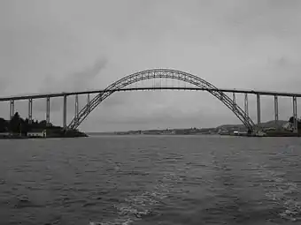 Pont menant à l'île de Karmøy