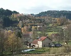 La scierie dans son cadre naturel.