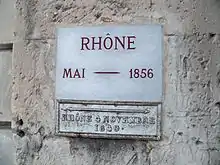 Plaques notant le niveau des crues du Rhône de 1840 et 1856 (porte de la Ligne).