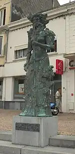 Statue de Waudru de Mons