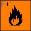 Hautement inflammable, F+ en haut du symbole