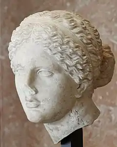 Tête féminine du type de l'Aphrodite de Cnide, musée du Louvre