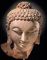 Tête de Bouddha en terre cuite, Devnimori, Gujarat, 375-400