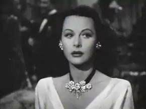 Alan Ladd et Hedy Lamarr reprennent les rôles de Bogart et Bergman dans une des adaptations radiophoniques de Casablanca.