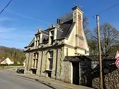 La conciergerie du château de Mouchy-le-Châtel.