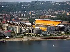 Le Heinz Field de Pittsburgh (stade dont Bane explose la pelouse)