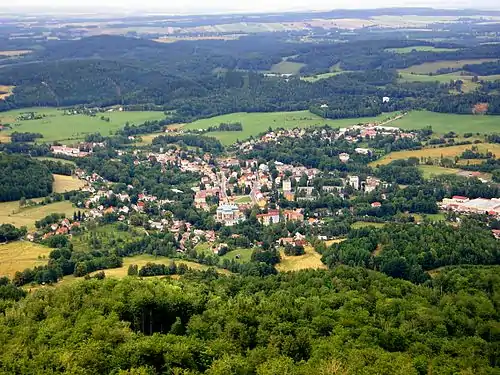 Hejnice vue depuis le mont Ořešník (800 m).