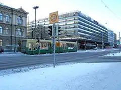 Un tram dans la rue Kaivokatu.