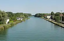 Photographie montrant le canal de la Sensée à Hem-Lenglet.