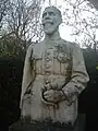 Statue du général Henri Joseph Eugène Gouraud, square d'Ajaccio, Paris 7e.