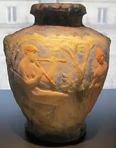 Vase Pastorale (vers 1895-1900), pâte de verre, Paris, musée des arts décoratifs.