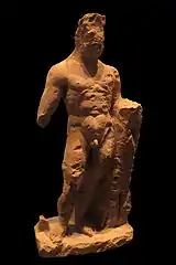 Douarnenez (trouvée dans une cuve de salaison du Port-Rhu) : statue d'Hercule (IIIe siècle apr. J.-C.).