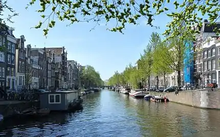 Photographie du quartier de Herengracht qui souligne la qualité des biens immobiliers qui ont traversé  les siècles.