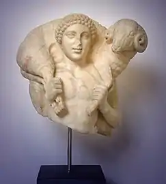 Sculpture d'Hermès datant du Ve siècle av. J.-C.