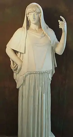 Hestia. Marbre, copie romaine du IIe siècle d'un original grec du Ve siècle av. J.-C.. Rome, Musée Torlonia.
