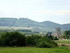 La Cité de Soetrich et les collines environnantes. À droite, le carreau.