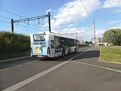 Le Heuliez Bus GX 337 no 201273 de la ligne 483.