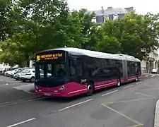 Un bus hybride du réseau Divia (Heuliez GX 427 avec la livrée Divia actuelle).